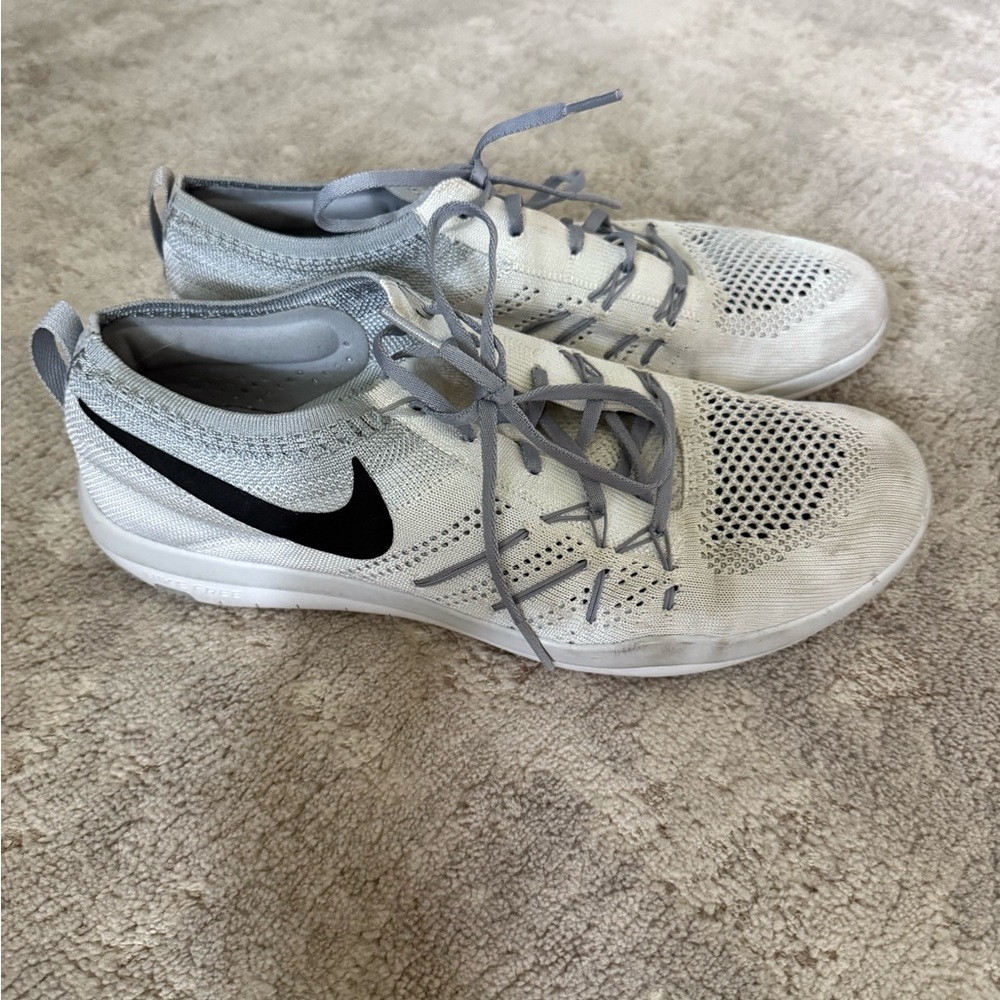 Nike Free women’s sneakers